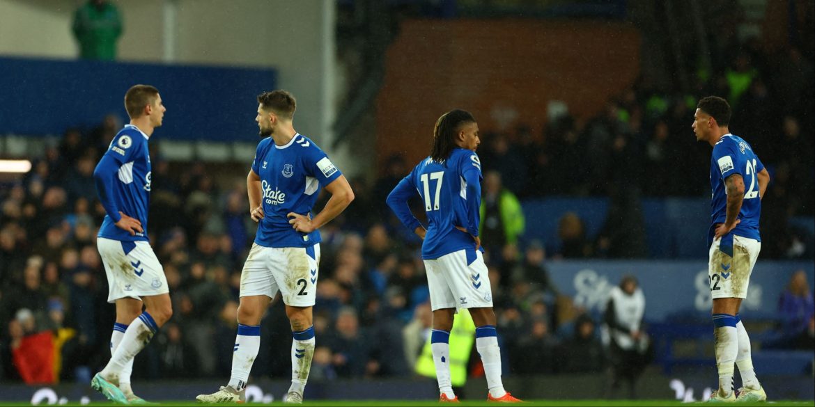 Everton reject deadline-busting bid from Leeds for "great" squad player