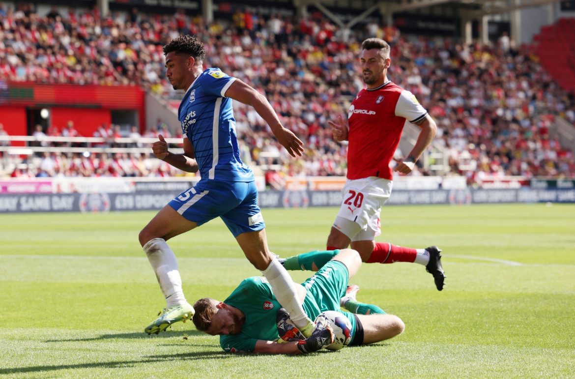 Leeds closing in on Birmingham gem Hall