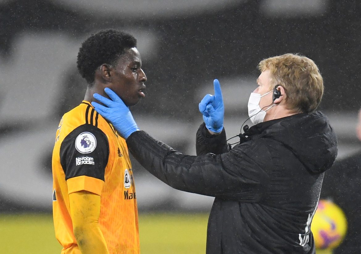 Wolves eye William Carvalho switch